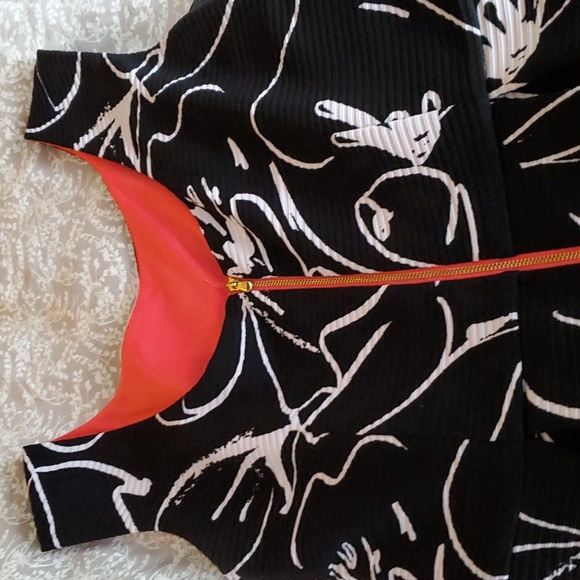 Julian Taylor-sleeveless dress. Size:6. Black and white pattern. - Picture 5 of 7